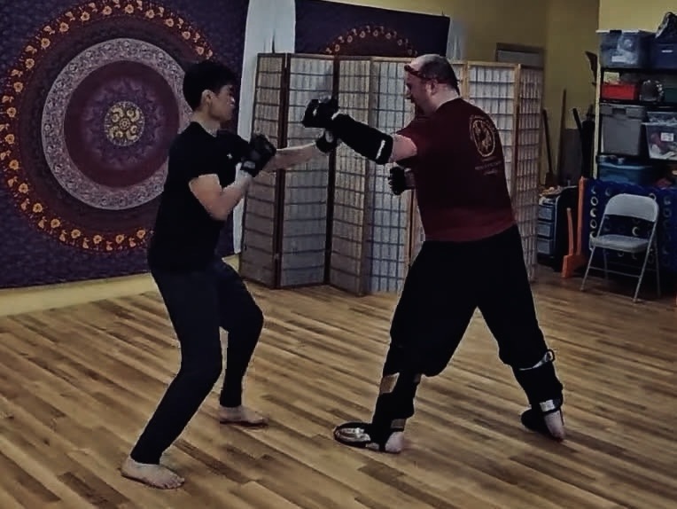 Photo of sparring v.s. long-fist practitioner